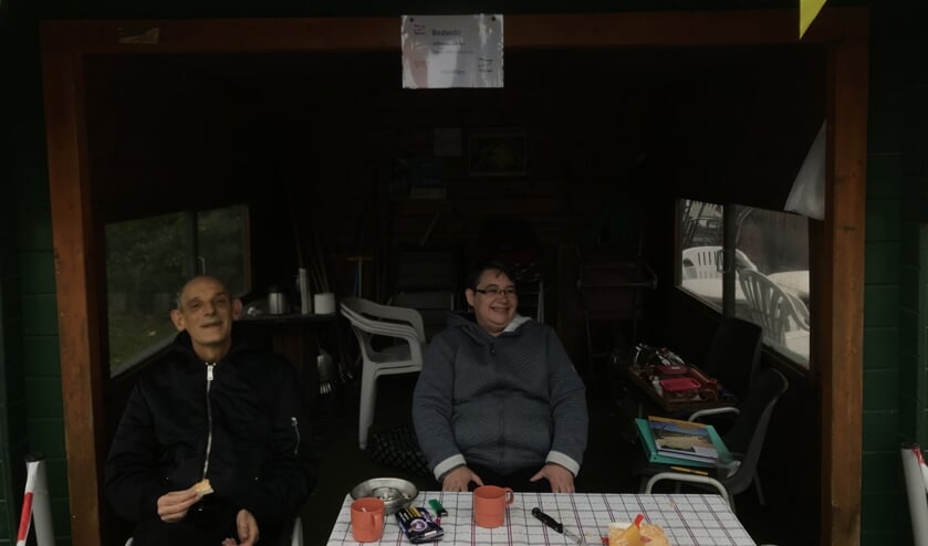 <p>John en Silvia vinden het mooi geweest en dragen het vrijwilligersstokje over.</p>