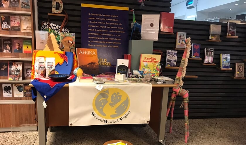 <p>In de Veghelse bibliotheek vragen ze aandacht voor de Fairtrade Week.</p>
