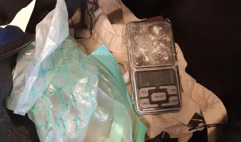 <p>Er werd drugs aangetroffen. (Foto: Wijkagenten Schadewijk, Instagram)</p>