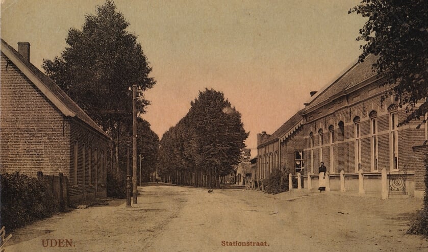 <p>De vroegere Stationstraat in Uden. (foto: Stg. Het Uden-archief van Bressers)</p>