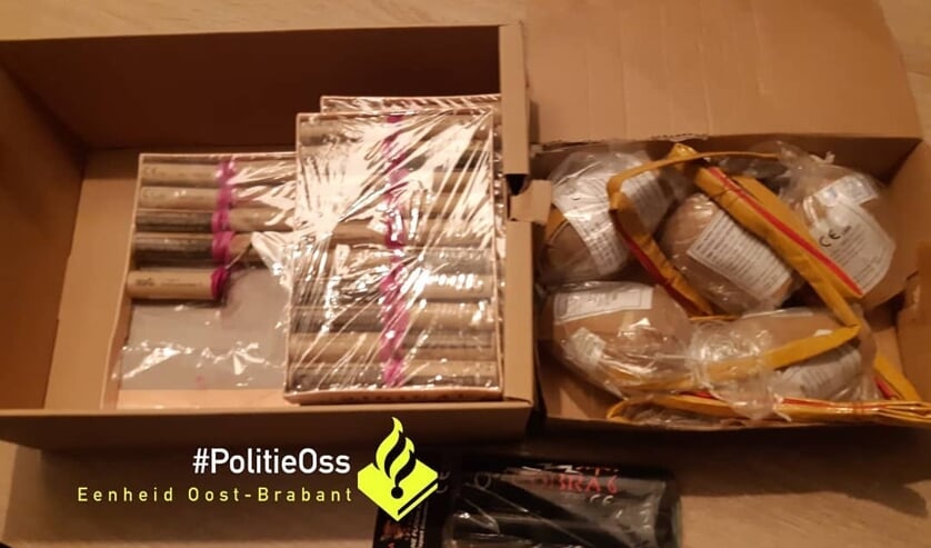 Geffense jongen (16) heeft veel illegaal vuurwerk in slaapkamer. (Foto: Facebook politie Oss)