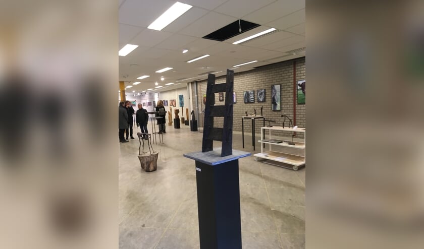 <p>Met ’Bakens verzet’ biedt CHC twee weekenden lang de gelegenheid om te kijken naar het grensverleggende werk van vijf kunstenaars.</p>