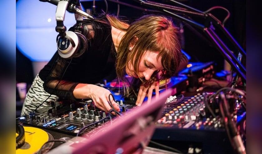 <p>Angela de Weijer is geluidskunstenaar, componist en dj.</p>