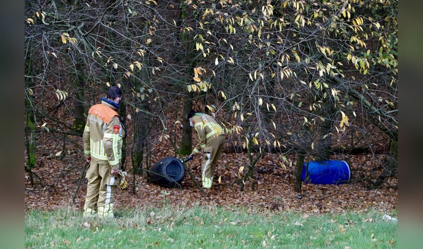 De brandweer is opgeroepen om de inhoud te onderzoeken.
