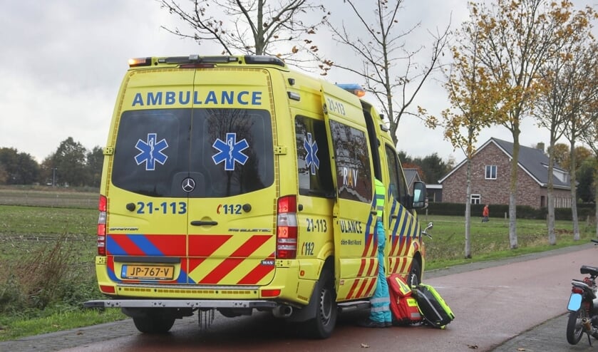 Traumahelikopter opgeroepen na ernstig ongeval in Berghem. (Foto: Gabor Heeres, Foto Mallo)