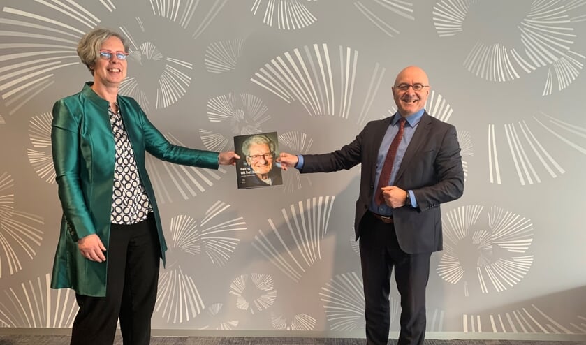 <p>De eerste exemplaren van het magazine zijn aangeboden aan de burgemeesters van Meierijstad, Bernheze en Uden.</p>