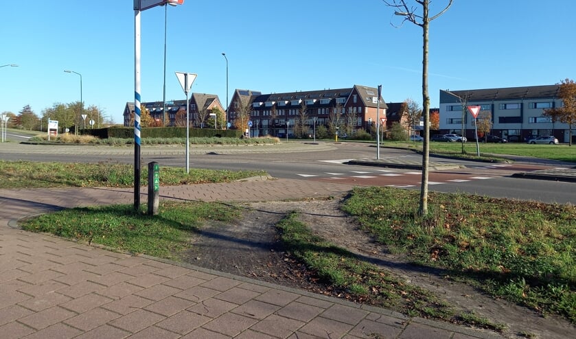 <p>Dit is een dubbel olifantenpad bij de Rotonde van de Vorstenbosscheweg en het Bosven.</p>