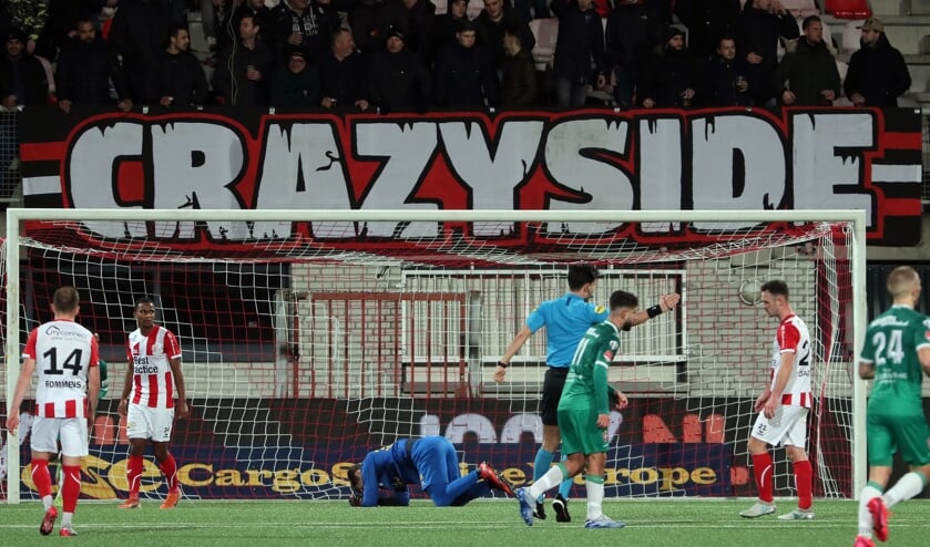 <p>TOP Oss - FC Dordrecht. (Foto: Hans van der Poel)</p>