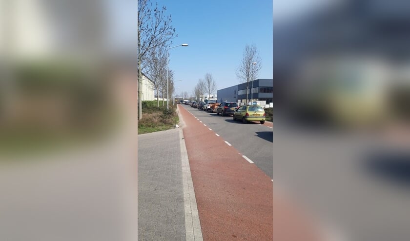 File bij de Milieustraat.