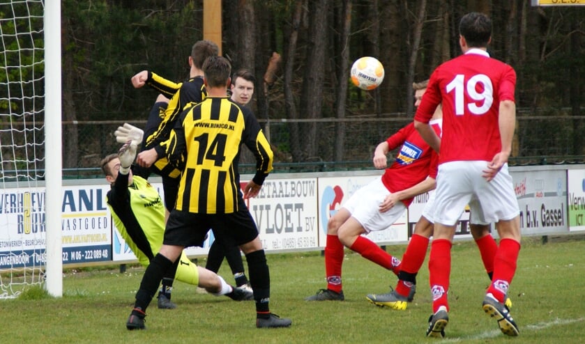 SES hoopt dit seizoen nog de aansluiting te vinden met de middenmoot in de vierde klasse H. 'Maar dan moeten we nog wel een inhaalslag gaan maken.' (foto: Jeff Meijs/Voetbal-shoot.nl)