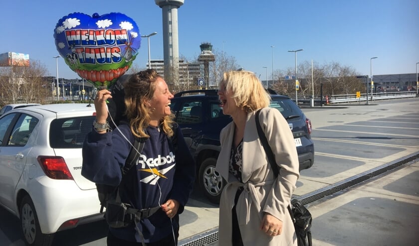 Blijdschap bij moeders nadat Nikki veilig is gearriveerd in Nederland.