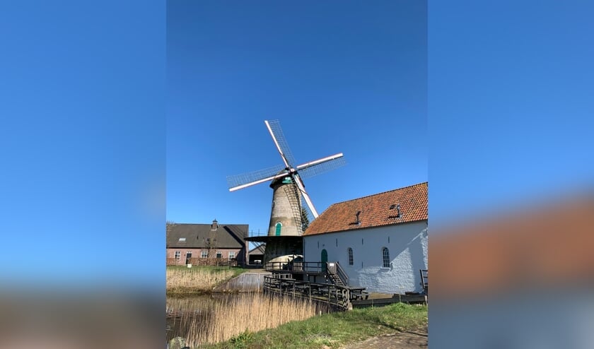 Molen in rouwstrand.