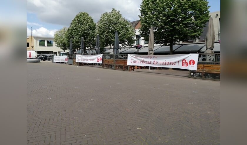 Horecaondernemers op de Heuvel hebben spandoeken opgehangen.
