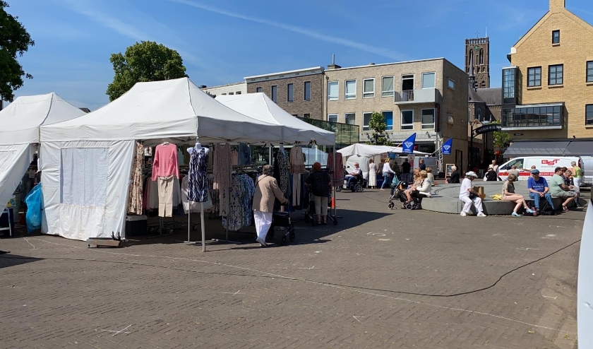 De Osse markt op de Heuvel.