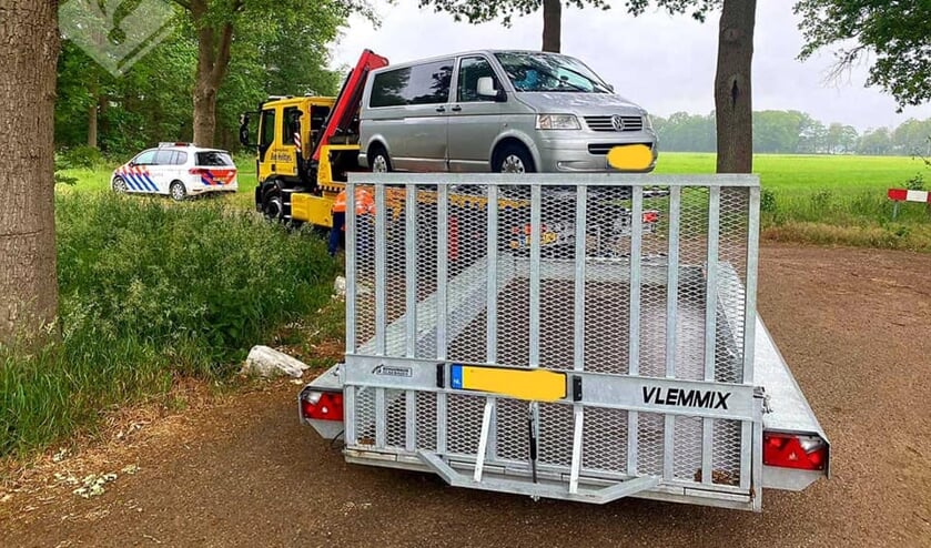 De aanhangwagen bleek eveneens gestolen te zijn.