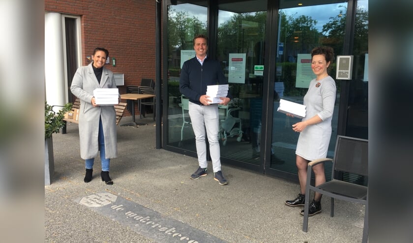 De tablets worden afgegeven bij De Watersteeg.