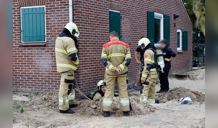 Aan de Hertraksestraat in Sint Agatha is een gasleiding beschadigd.