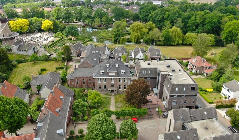 <p>Het voormalige klooster in Ravenstein.</p>
