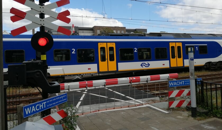 <p>Een trein bij het station in Oss.</p>