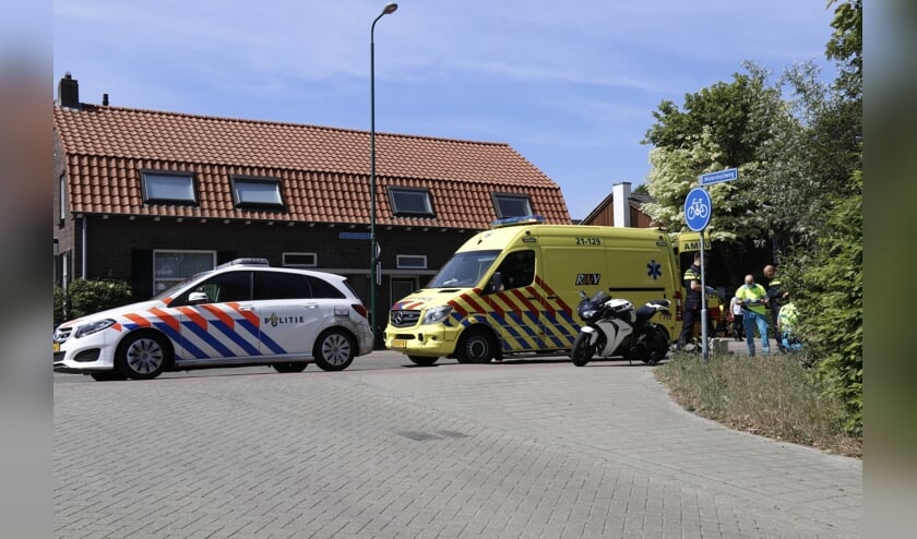De motorrijder is per ambulance overgebracht naar het ziekenhuis.
