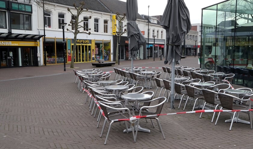 Een leeg terras in het Osse centrum. (Foto: Hans van der Poel)