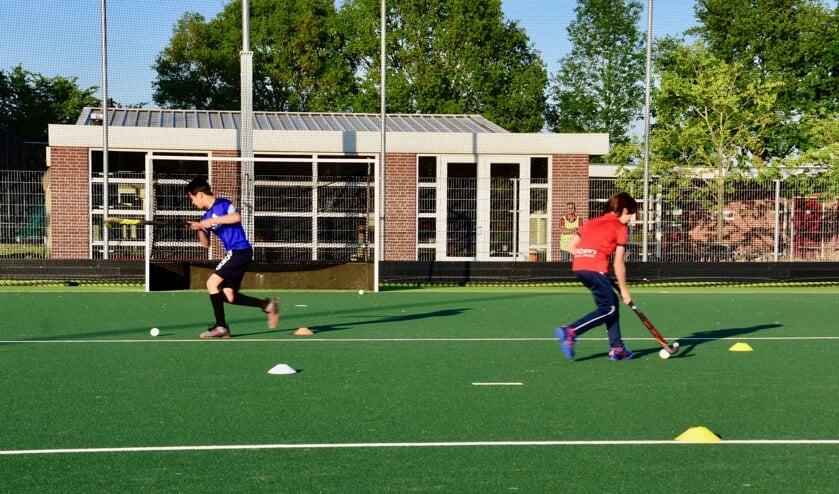 Trainen op anderhalve meter afstand bij C.M.H.C. Civicum.