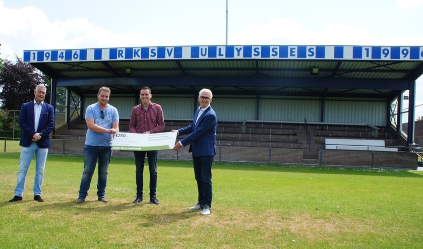 Zes cheques vanuit Osse Sportakkoord uitgereikt