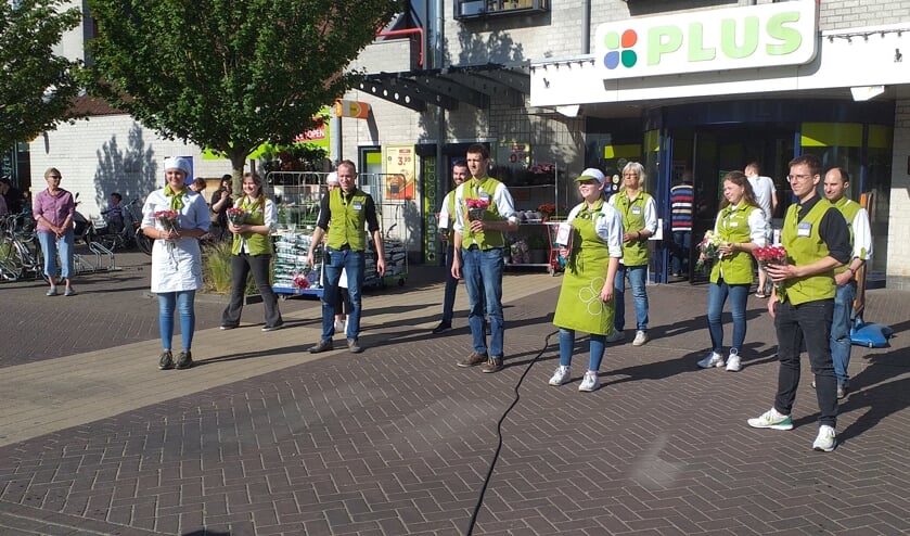 "Dankzij jullie inzet kunnen wij allen boodschappen doen bij Plus Verbeeten Vierlingsbeek. GEWELDIG! Applaus en een warm hart waard."