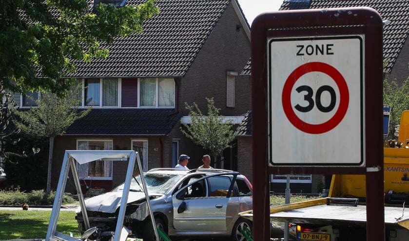 Ongeval op de Schalskampweg. (Foto: Gabor Heeres, Foto Mallo)