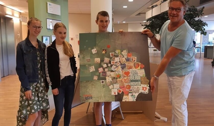 Famke, Loena en Teun met Karel Bruinsma. (foto: Ziekenhuis Bernhoven)