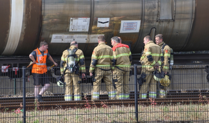 Geen treinverkeer door lekkende wagon bij treinstation in Oss. (Foto: Gabor Heeres, Foto Mallo)
