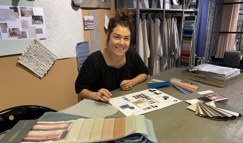 Interieurvormgever Anne de Haas: “Elke klant heeft een eigen gevoel en voorkeur voor het interieur in zijn woning.” (Tekst en foto: Jos Gröniger)