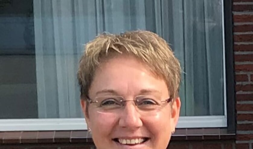 Monique Graat biedt graag de helpende hand met allerlei zaken. Je kunt haar altijd bellen.