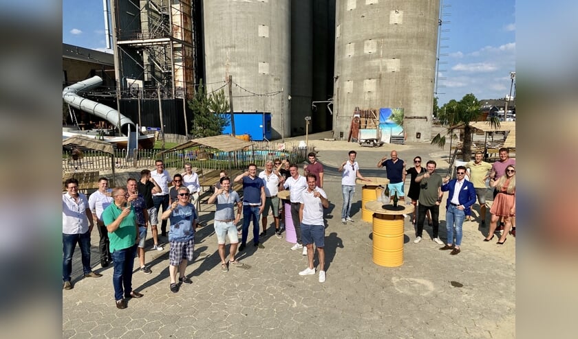 Een gezellige borrel om de lancering van de nieuwe website te vieren.