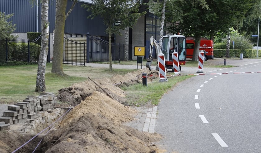 Bij graafwerkzaamheden voor glasvezel is in Milsbeek aan de Ovenberg een gasleiding geraakt.