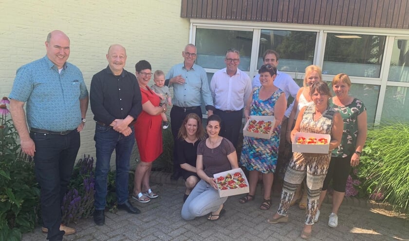 Medewerkers van Schrijen, afscheid en herinnering werden verwend met lekkernijen van Dé Brabantse Bakker.