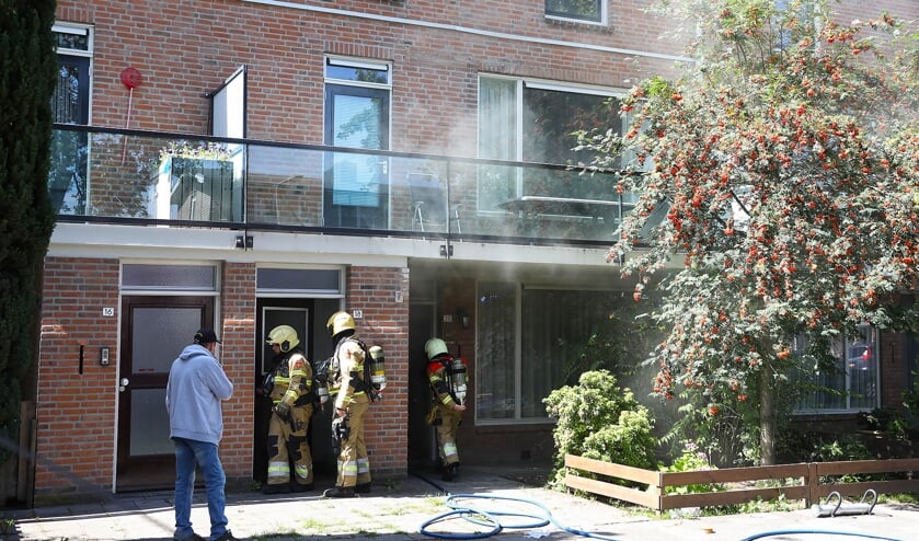 Keuken uitgebrand in Industrielaan. (Foto Gabor Heeres, Foto Mallo)