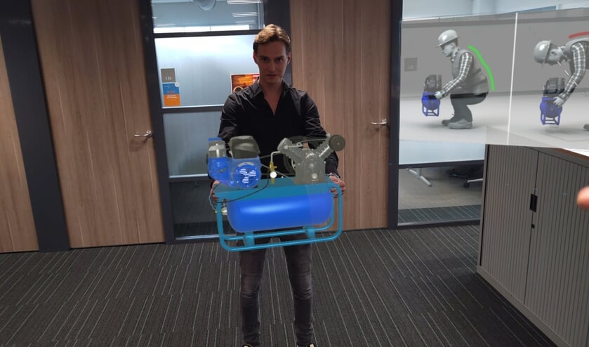Toine met een 'compressor' in zijn handen. Het is een screenshot vanuit de Hololens 2 AR-bril.