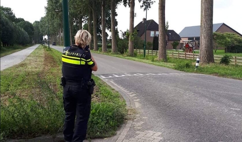 Snelheidscontrole in Oss. (Foto wijkagenten Ussen, Instagram)