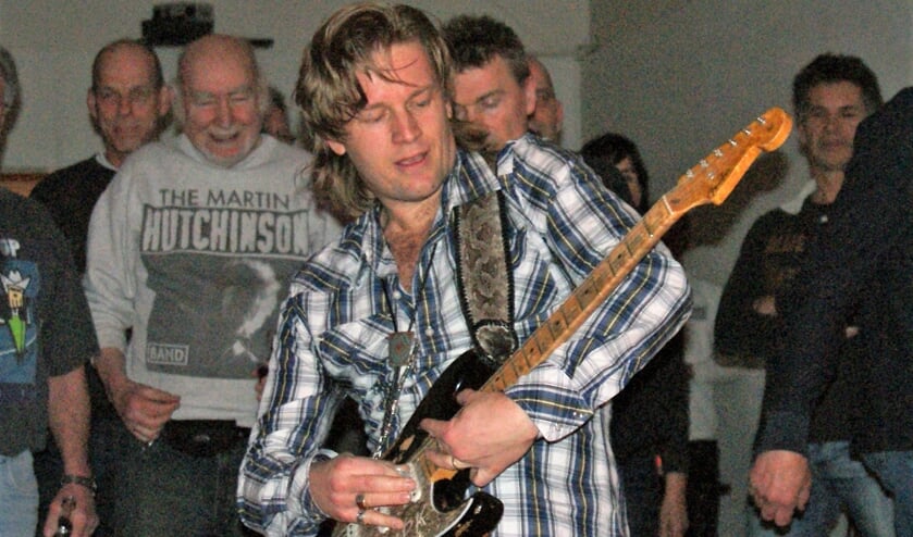 <p>Jan Pieter Kuijten is een bekende artiest in de Veghelse muziekwereld.</p>