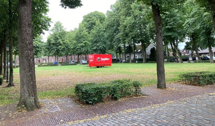 Drie horeca-ondernemers openen groot terras op De Brink.