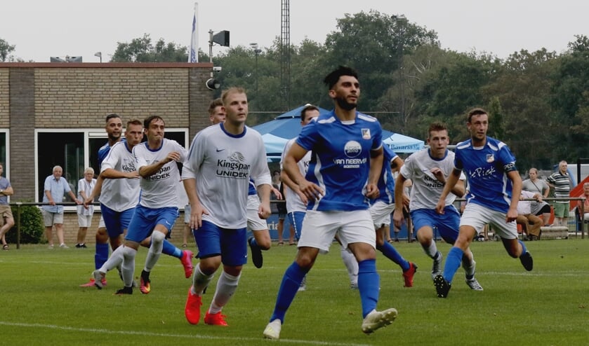 <p>Welke twee regionale ploegen ziet u hier op de foto? Het kan zomaar een vraag zijn bij de Kliksport Voetbalquiz.</p>