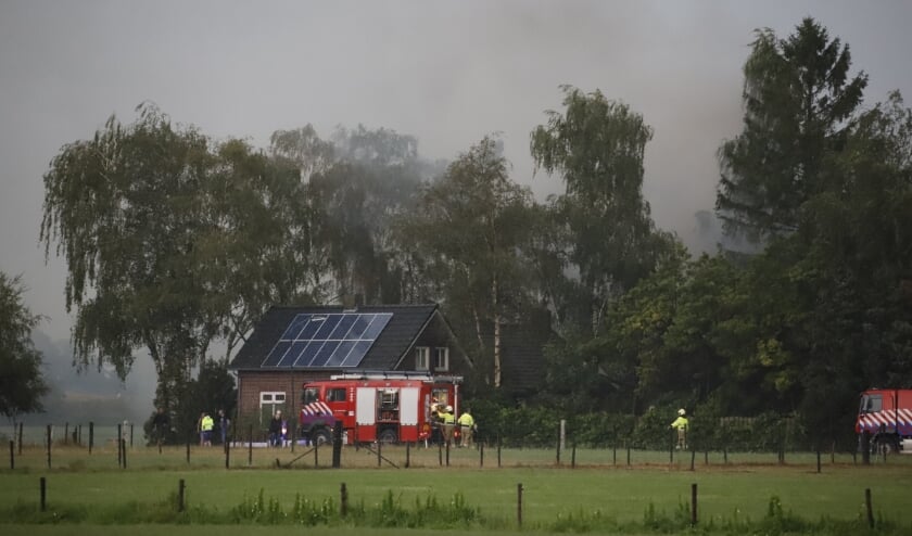 Vermoedelijk is de brand veroorzaakt door een blikseminslag.