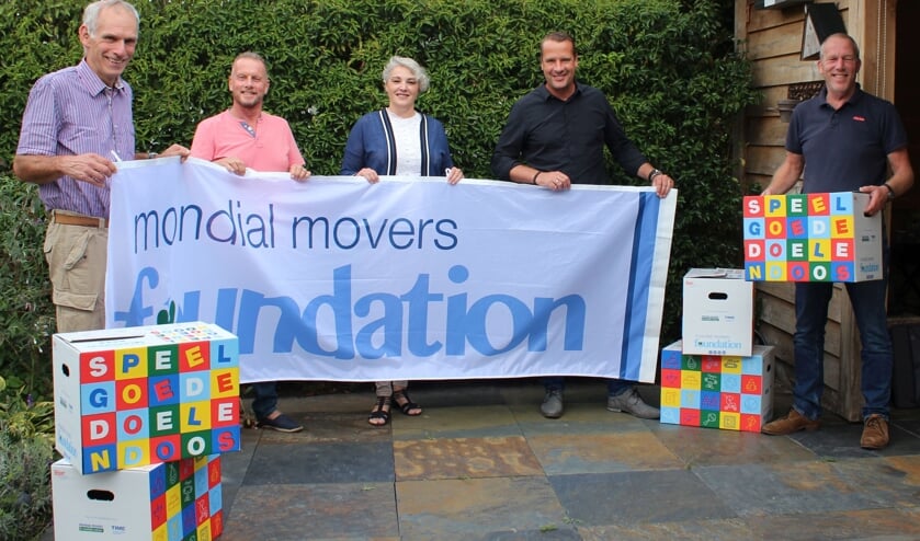 Het team van de Foundation, van links naar rechts: Ron van Zeggeren (algemeen bestuurslid), Jos van den Boogert (vrijwillig adviseur), Monique Baldussi (penningmeester), Jan Wouter Vlot (secretaris) en Marcel de Waal (voorzitter).