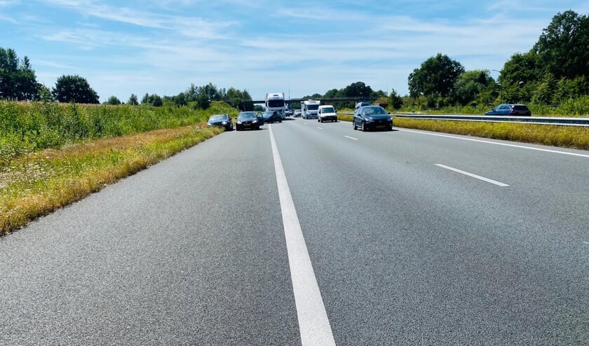Tijdens de schermutseling was één van de rijstroken afgesloten. Daardoor moest iedereen invoegen op dezelfde rijstrook.