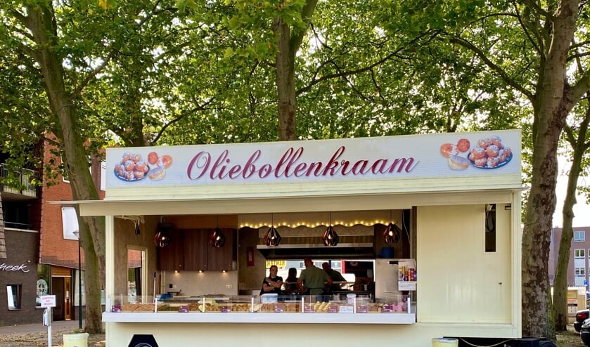 Op het marktplein kan iedereen een lekkere oliebol scoren om toch dat kermisgevoel te krijgen.