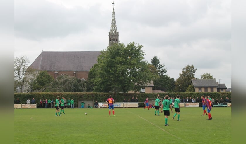 <p>Supporters bij OKSV - MOSA'14. De komende drie weken is dat niet meer toegestaan.</p>
