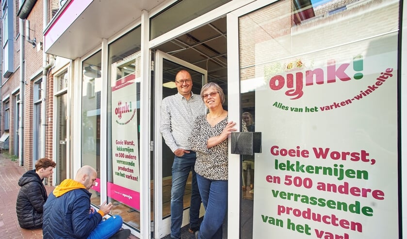<p>Varkenshouders Marcel- en Miriam Berkvens uit Mariahout openden op 1 oktober hun winkel Oijnk aan de Kalverstraat.</p>
