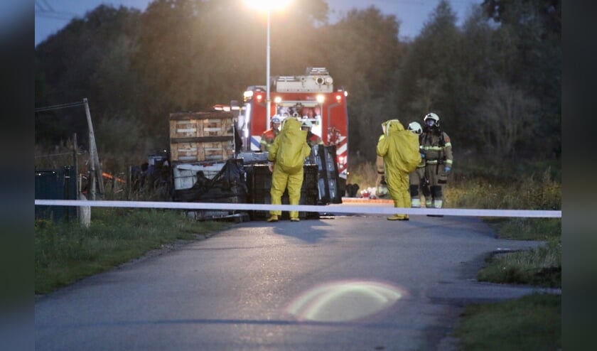 De brandweer werd opgeroepen om de samenstelling van de vloeistoffen te onderzoeken.