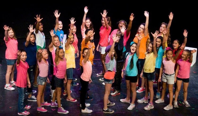 <p>Desdemona Dance komt met de daverende musical 'Achtste groepers huilen niet!'</p>